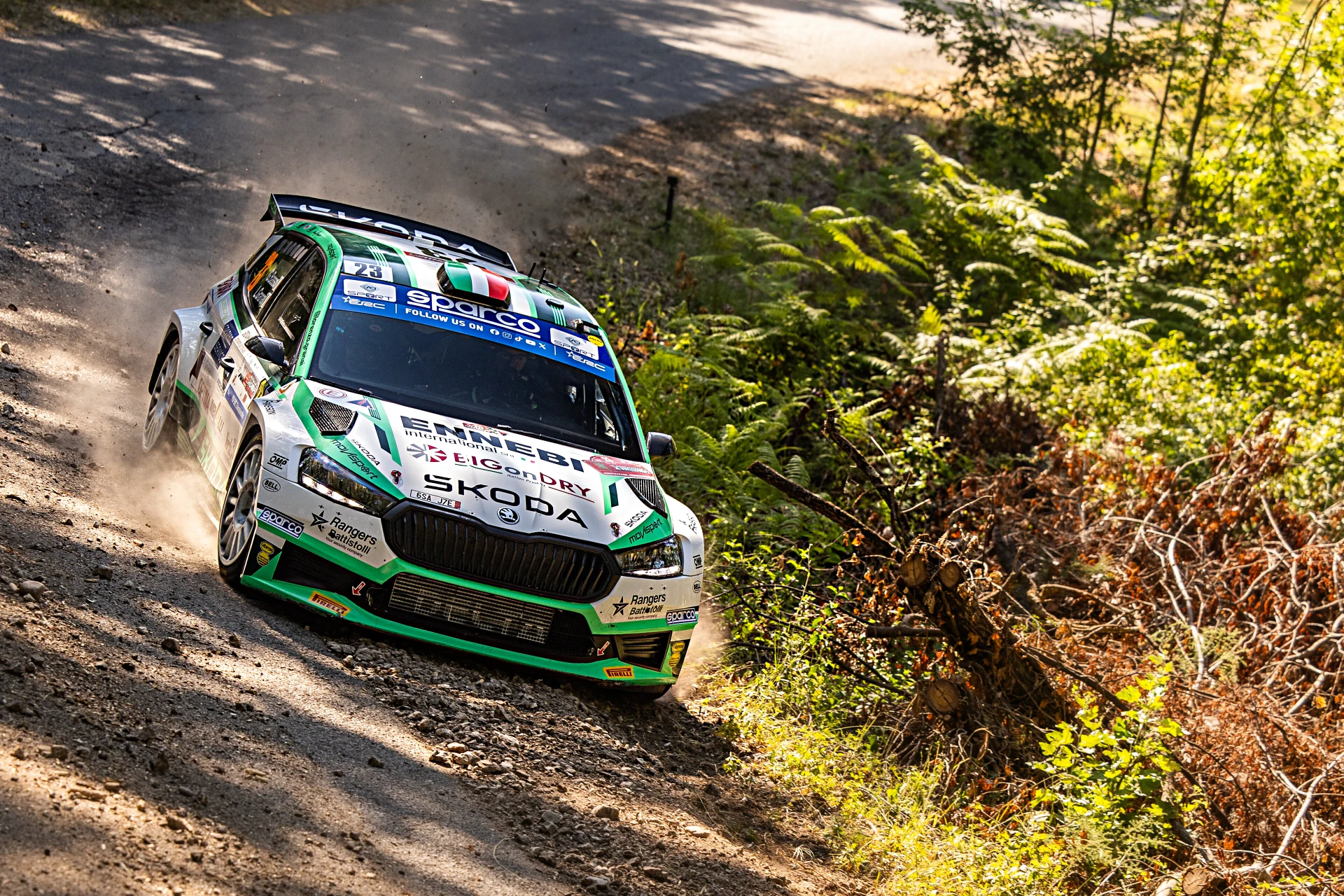 Auto da Rally R2 impegnata nella sessione pratica corso navigatore rally Italia CoDriver Academy